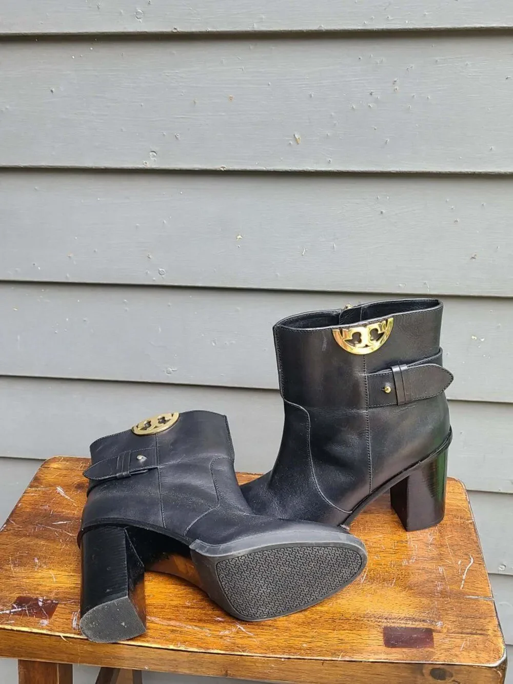 Tory Burch Black Leather Sydney Boots With Gold Tone Logo Size 8 NWOT